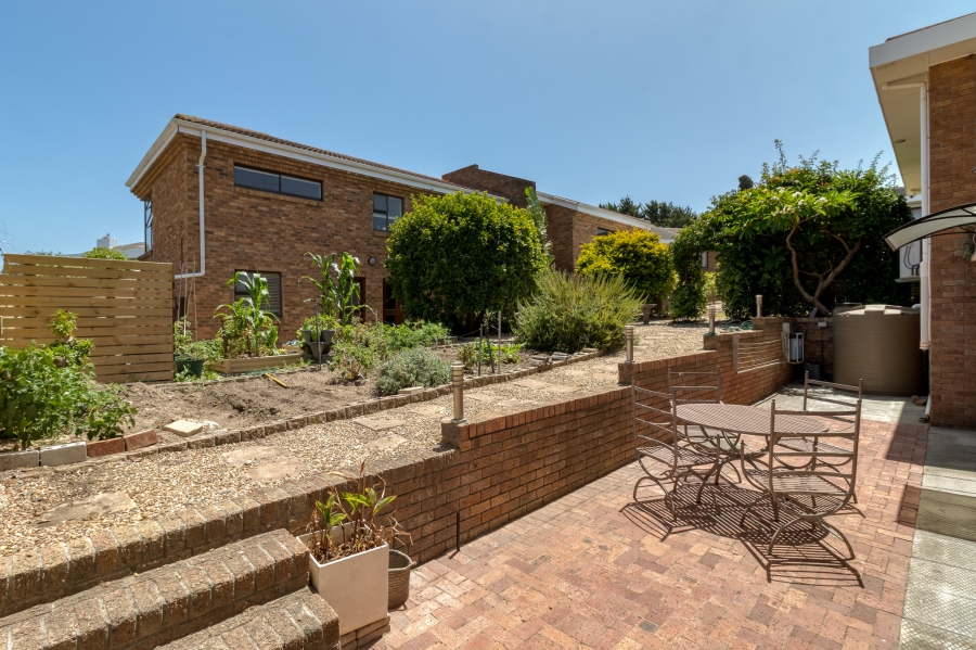 3 Bedroom Property for Sale in Die Wingerd Western Cape